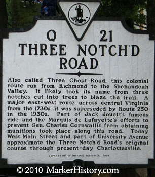 Three notched road marker